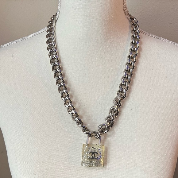 CHANEL Chain CC Padlock Necklace - Picture 7 of 7